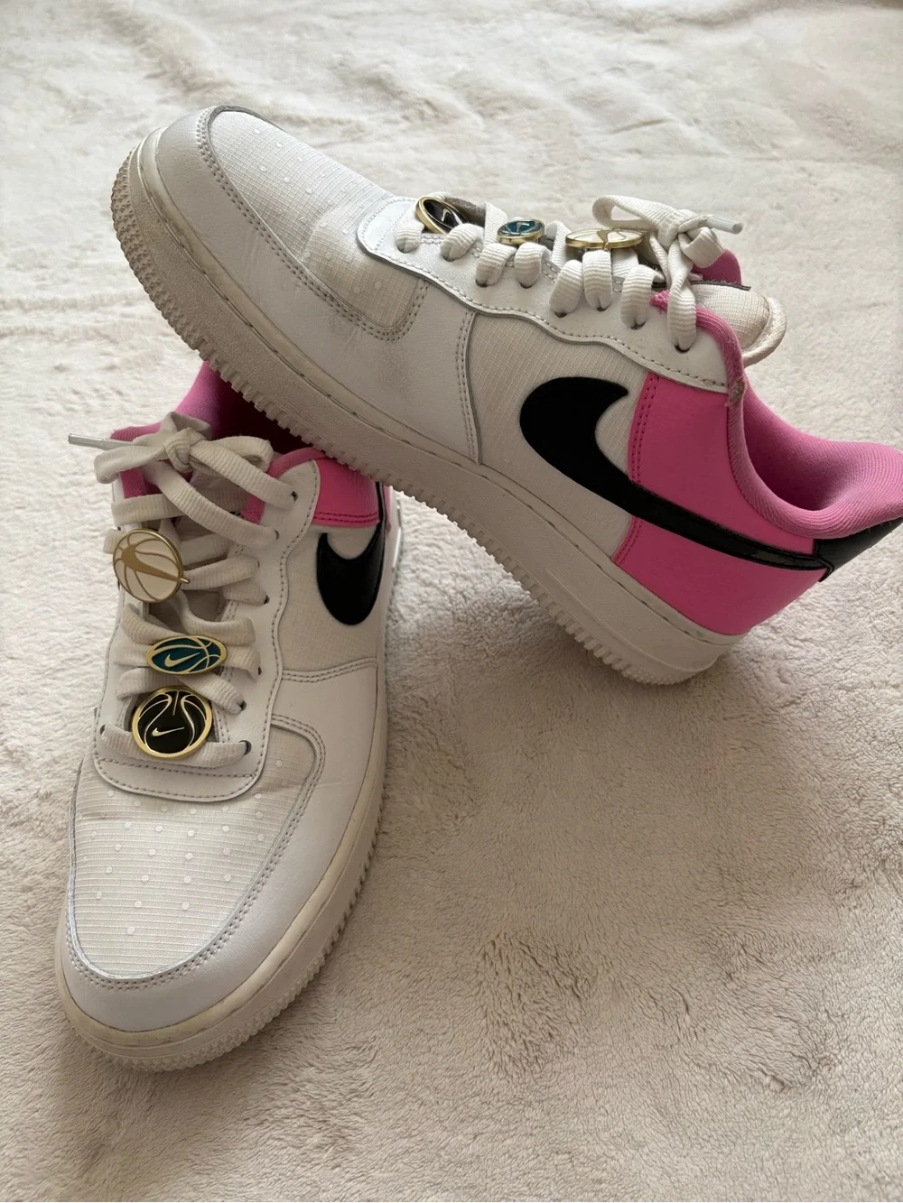 Nike white low